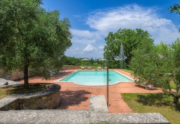 La piscina è dotata di doccia - Fonte Pinella