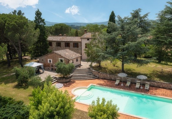 La vasca è a pochi passi dalla piscina - Fonte Pinella