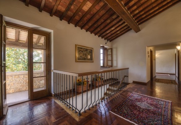 Il corridoio al piano superiore collega la terrazza - Fonte Pinella
