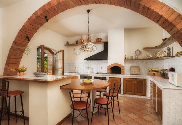 L'attrezzata cucina dallo stile ricercato - Fonte Pinella