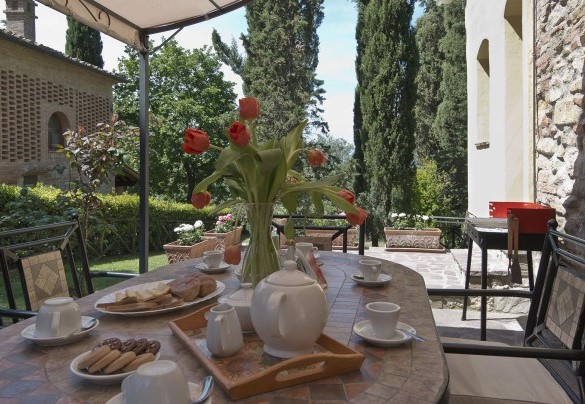 Porticato esterno per colazioni, pranzi e cena all'aperto - Frantusa 6+2