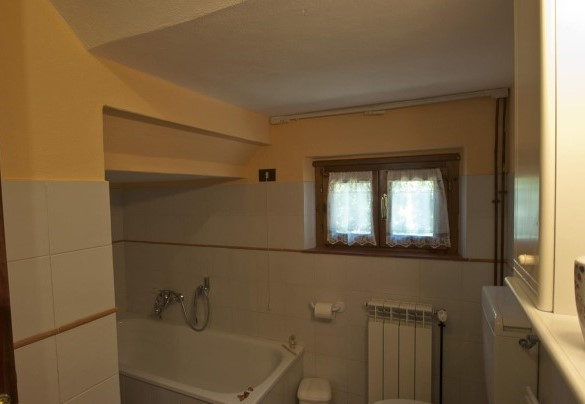 Bagno n 1 con vasca, piano primo- Frantusa 6+2