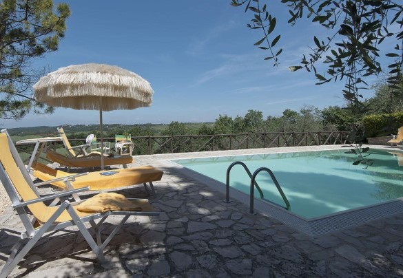 Piscina a sfioro con area solarium - Frantusa 6+2