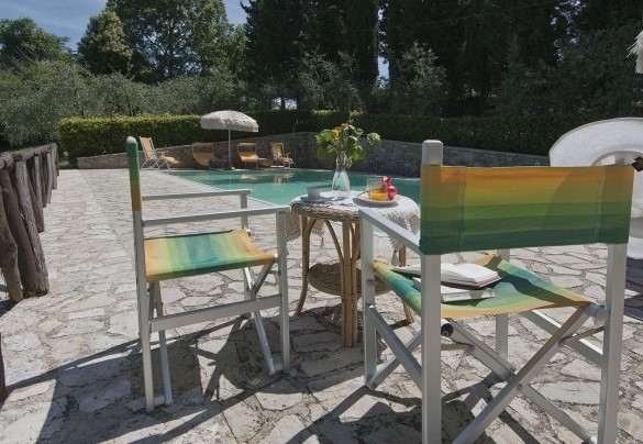 Piscina a sfioro con area solarium - Frantusa 6+2