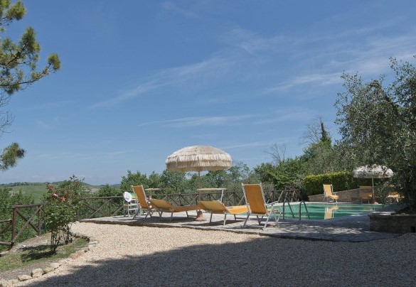 Piscina a sfioro con area solarium - Frantusa 6+2