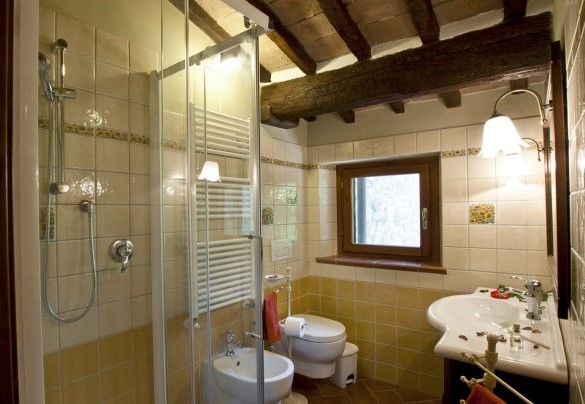 Bagno n 2 con doccia, a servizio della camera 1 e della camera 2,  piano primo- Frantusa 6+2