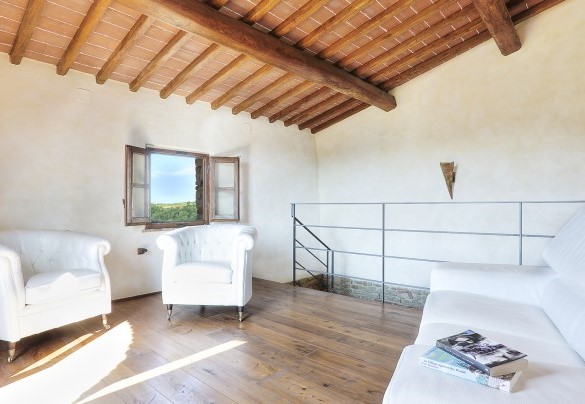 Zona salotto sul ballatoio – Germagnana 