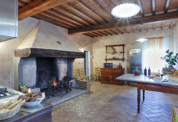 La grande cucina accessoriata al piano terra – Germagnana 