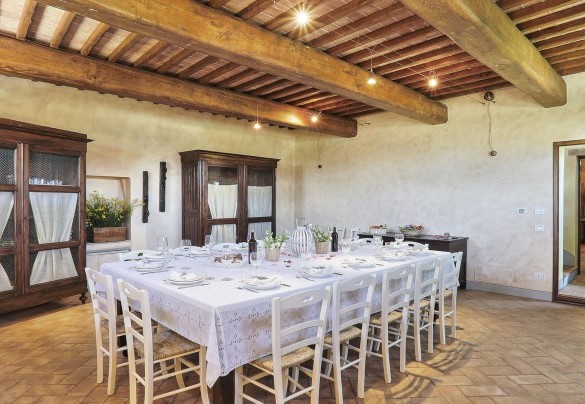 La sala da pranzo al piano terra accanto alla cucina – Germagnana 