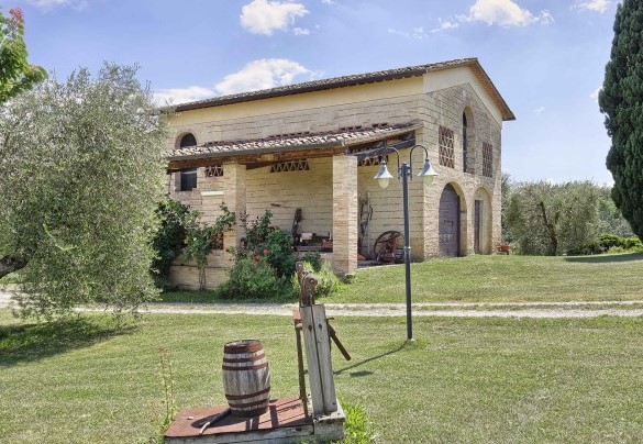 Il casale tra il cipresso e l’ulivo: iconografia unica del paesaggio toscano – Germagnana 
