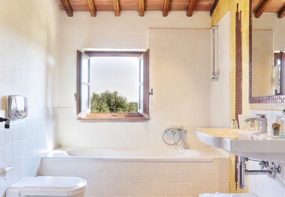 Bagno con vasca n.5, en-suite alla camera n.4. App A– Germagnana 