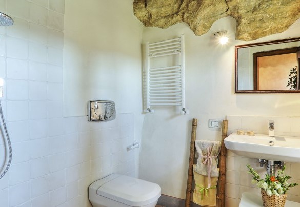 Bagno con doccia n.7 al piano terra, accanto alla cucina – Germagnana 
