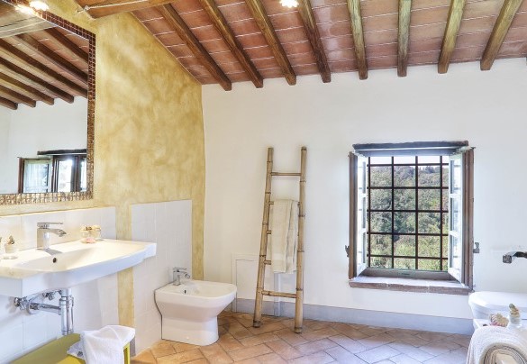 Bagno con vasca n.4, en-suite alla camera n. 3. App A – Germagnana 