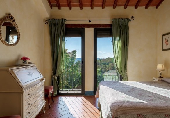 Double bedroom on the first floor, Unit B "Il Fienile"  - Gli Spilocchi    