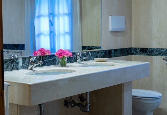 Bathroom with shower on the ground floor, Unit A “Il Casale” - Gli Spilocchi    