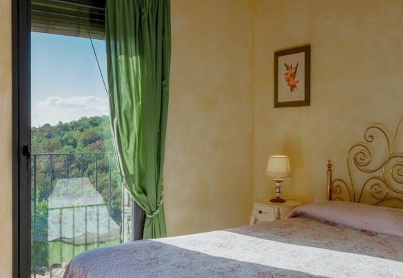 Double bedroom on the first floor, Unit B "Il Fienile"  - Gli Spilocchi    