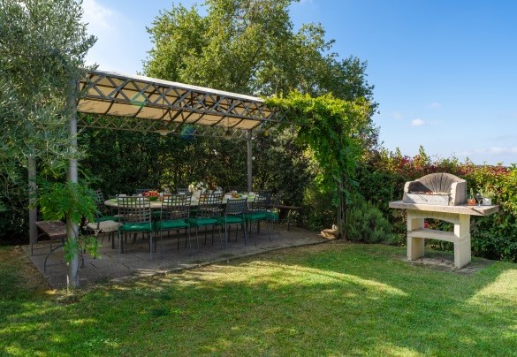 The large gazebo with outdoor table and adjacente BBQ - Gli Spilocchi 