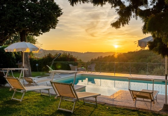 The delightful, panoramic and well-equipped swimming pool - Gli Spilocchi