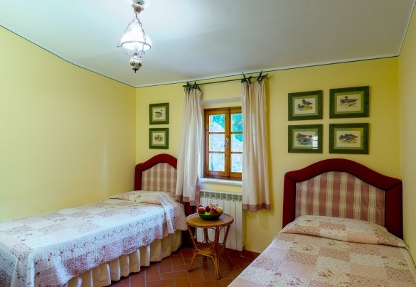 Twin bedroom on the first floor, Unit A “Il Casale” - Gli Spilocchi    