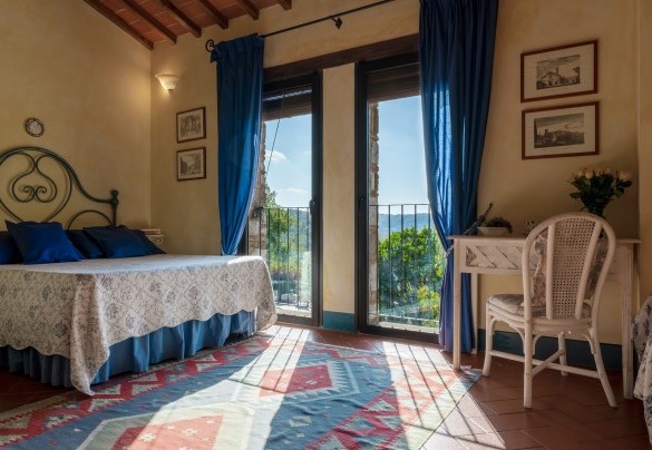 Double bedroom on the first floor, Unit B "Il Fienile" - Gli Spilocchi    
