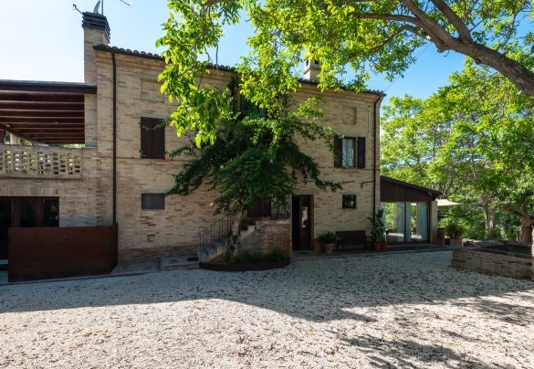 View of the main entrance –  I Lauri
