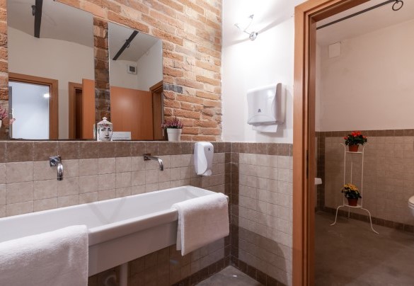 Guest bathroom on the ground floor –  I Lauri