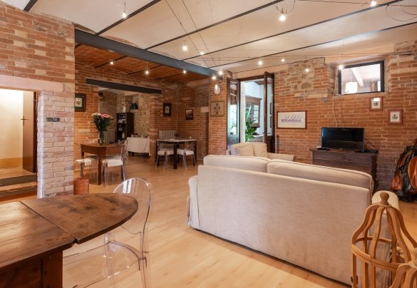 The main entrance on the ground floor opens into the spacious living area –  I Lauri