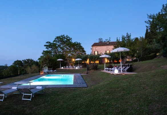 View of the swimming pool at sunset - I Lauri
