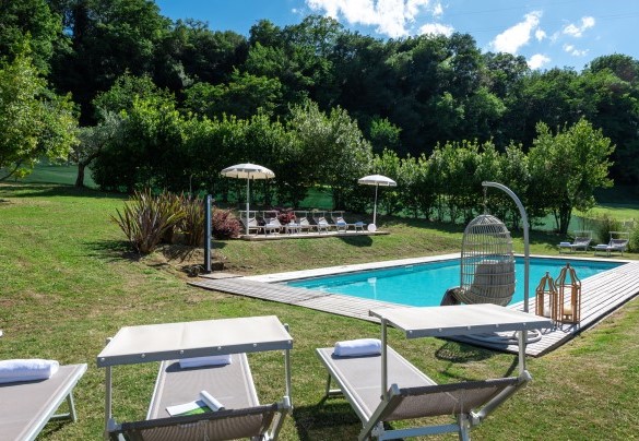 The swimming pool is rectangular and measuring 6 x 12 m with a constant depth of 1.20 m –  I Lauri