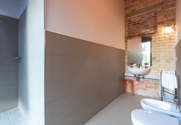 Ensuite bathroom with shower n. 1 on the ground floor –  I Lauri