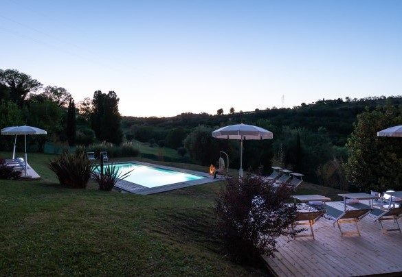 Swimming pool and solarium area at sunset - I Lauri