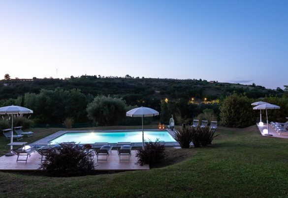 The swimming pool is rectangular and measuring 6 x 12 m with a constant depth of 1.20 m – I Lauri