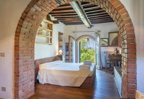 Large double bedroom n. 1 on the ground floor of the Farmhouse