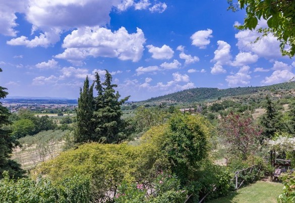The splendid panoramic view from I MANDORLI