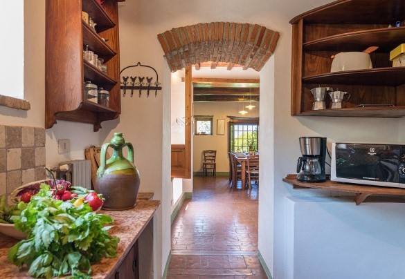 Equipped kitchen joined with the dining room on the ground floor of the Farmhouse