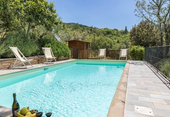 The private pool of I Mandorli equipped with loungers and chairs