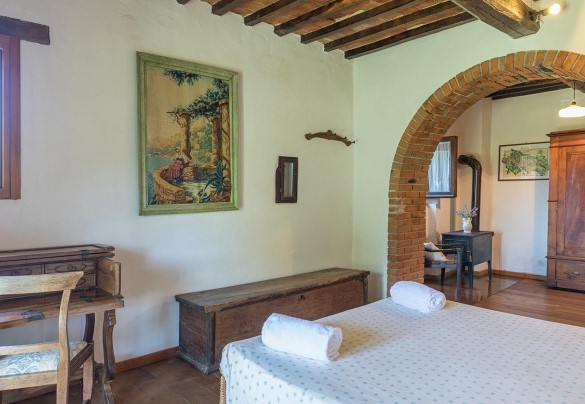 Large double bedroom n. 1 on the ground floor of the Farmhouse