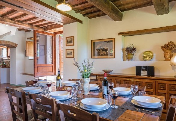 Dining room on the ground floor of the Farmhouse with table and chairs to eat all together
