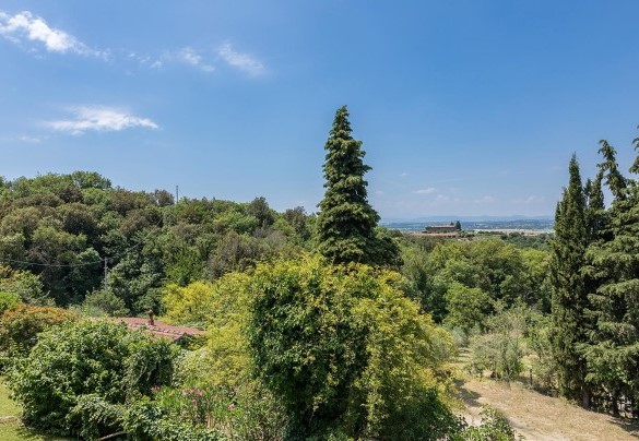 The splendid panoramic view from I MANDORLI