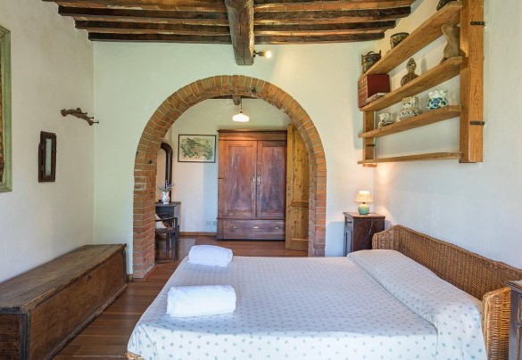 Double bedroom n. 1 on the ground floor of the Farmhouse with direct access outside in the garden