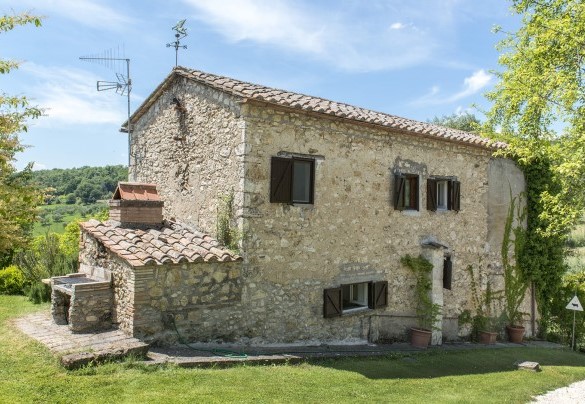 La caratteristica villa con muri in pietra - I Piantoni