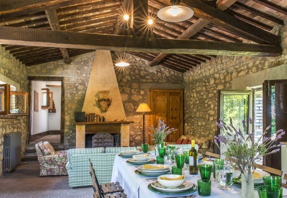 Il caratteristico open space con tavolo da pranzo. Annesso - I Piantoni