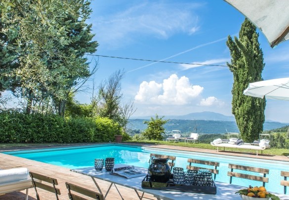 Il panorama collinare apprezzabile dalla piscina - I Piantoni