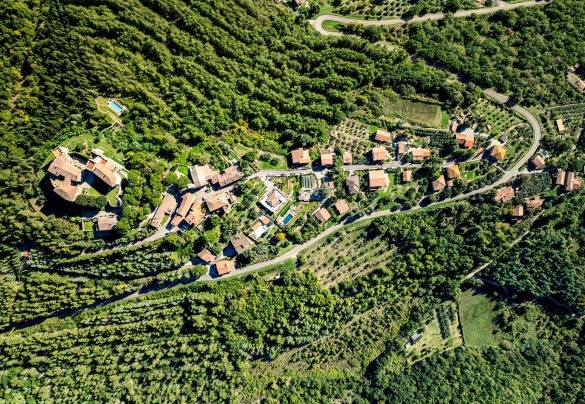 The Dwelling is located in the residential area of Montegiove - I Tramonti