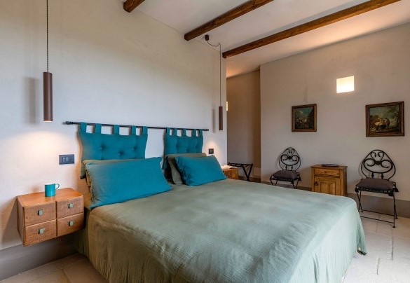 Double bedroom n.1 with en suite bathroom and exit in the terrace, on the ground floor - I Tramonti