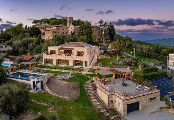 The property in the glow of sunset - I Tramonti