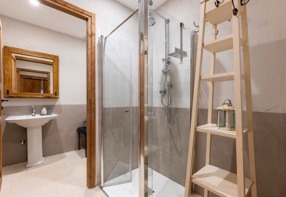 Bathroom with shower n.7 on the basement - I Tramonti