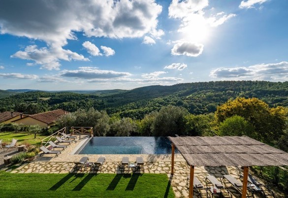 The pool lined in stone-effect touch liner; sanitised with chlorine; manually operated night lighting - I Tramonti