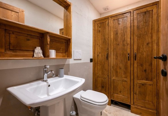 Guest bathroom on the ground floor - I Tramonti