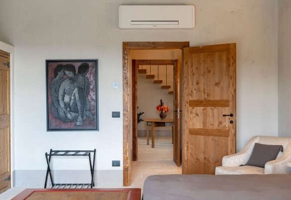 Double bedroom n.5 with en suite bathroom and exit in the garden, pool view, on the basement - I Tramonti